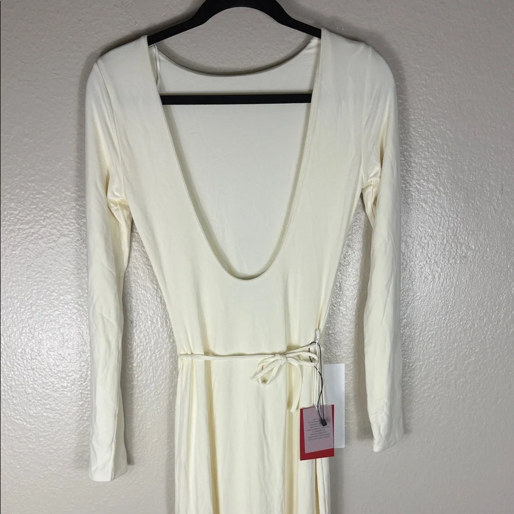 L'Academie Kirina Gown in Ivory - Picture 5 of 14